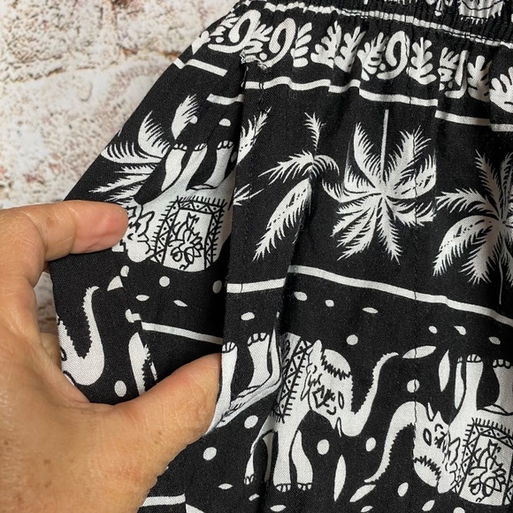 💙5/$15 Womenʻs Black and White Flowy Boho Harem Pants Small - Picture 3 of 6